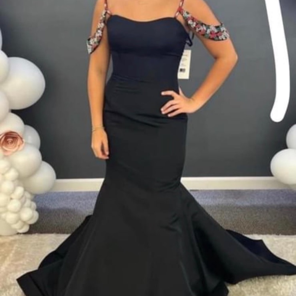 Sophisticated black Prom Dress with Floral Straps